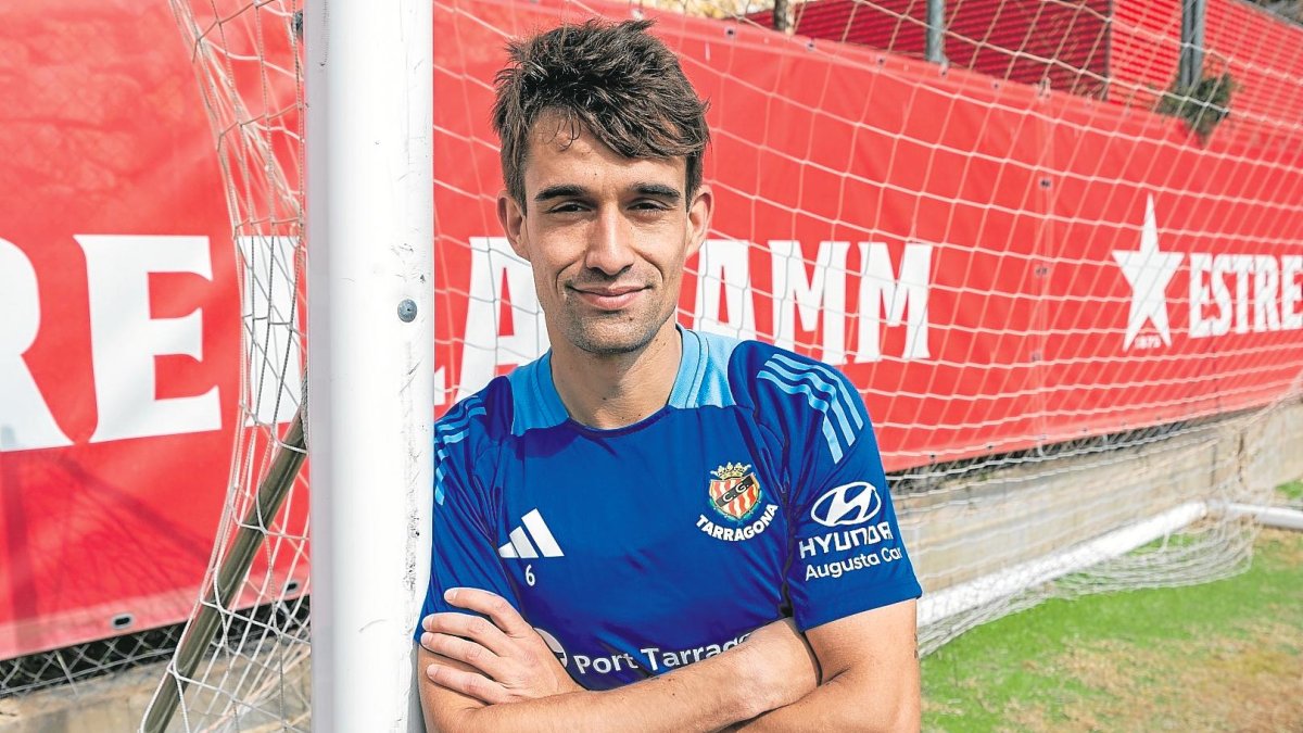 Ander Gorostidi: El Cor de l'Nàstic que Rebutja els Dinaris per la Passió Grana