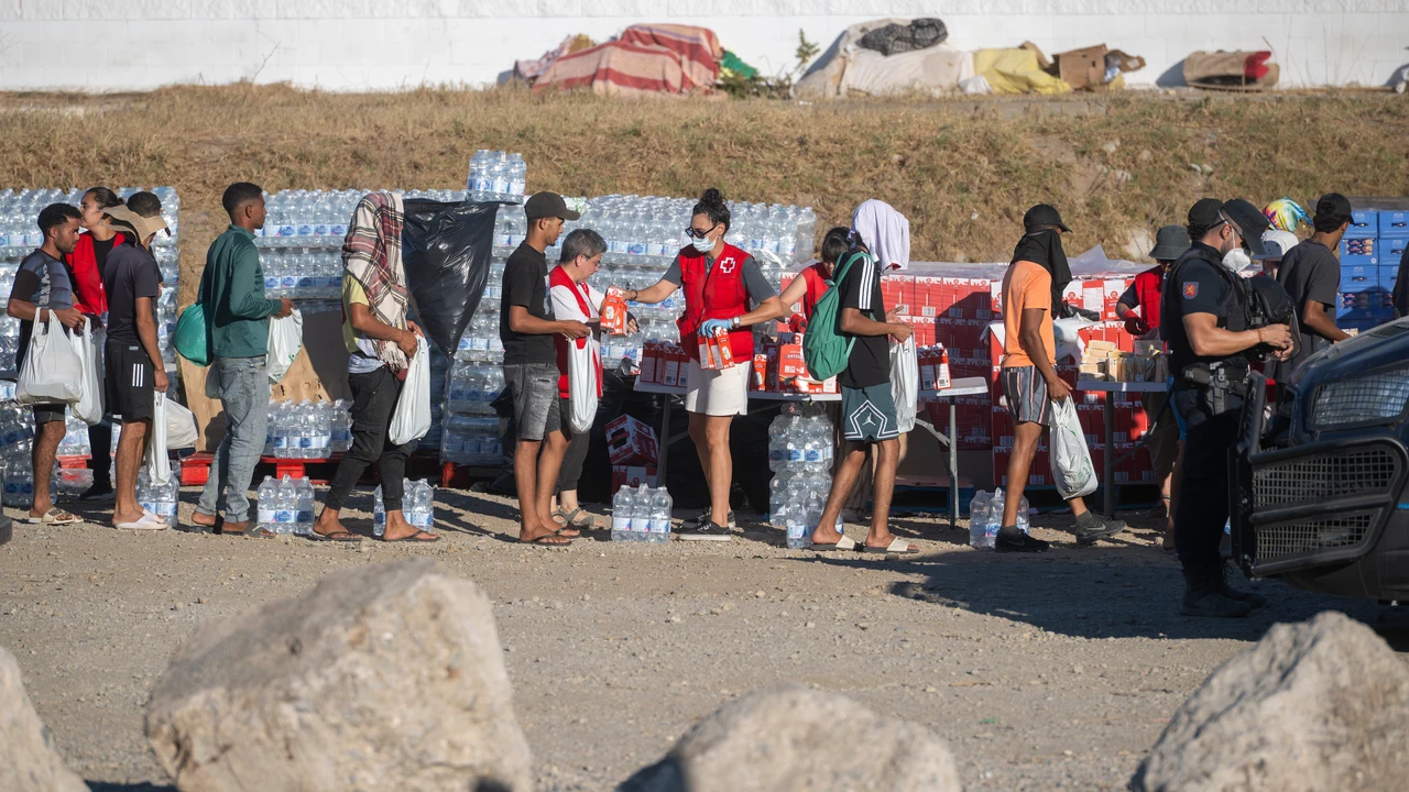 Crisis humanitària a Ceuta: fronteres tancades, reivindicacions i una ciutat al col·lapse