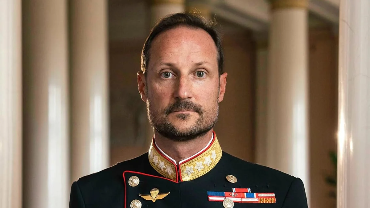 Noruega entra en llute reial amb el jurament del rei Haakon VIII després de la mort del rei Harald V