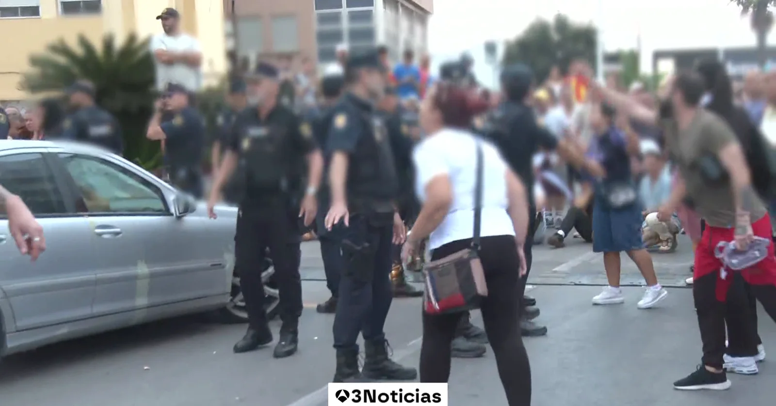 Última hora de la crisi migratòria a Ceuta: milers de ciutadans reclamen la sobirania de la ciutat i la protecció de la frontera