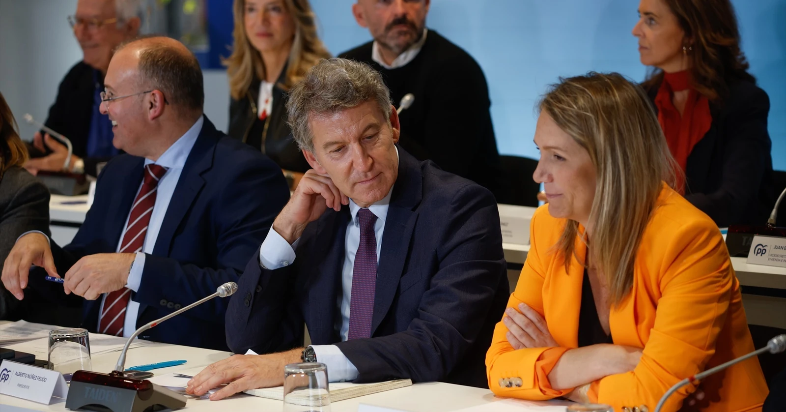 La Precampanya del 29N: Un Camp de Batalla Electoral Intens amb Aliances Tenses i Acusacions Creuades